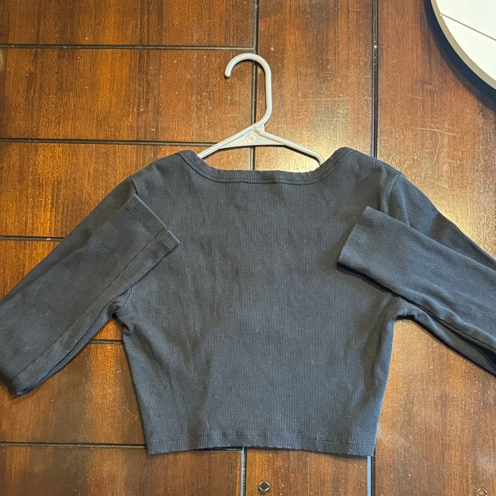 Victoria's Secret Charcoal Long Sleeve Crop Top - Picture 5 of 5